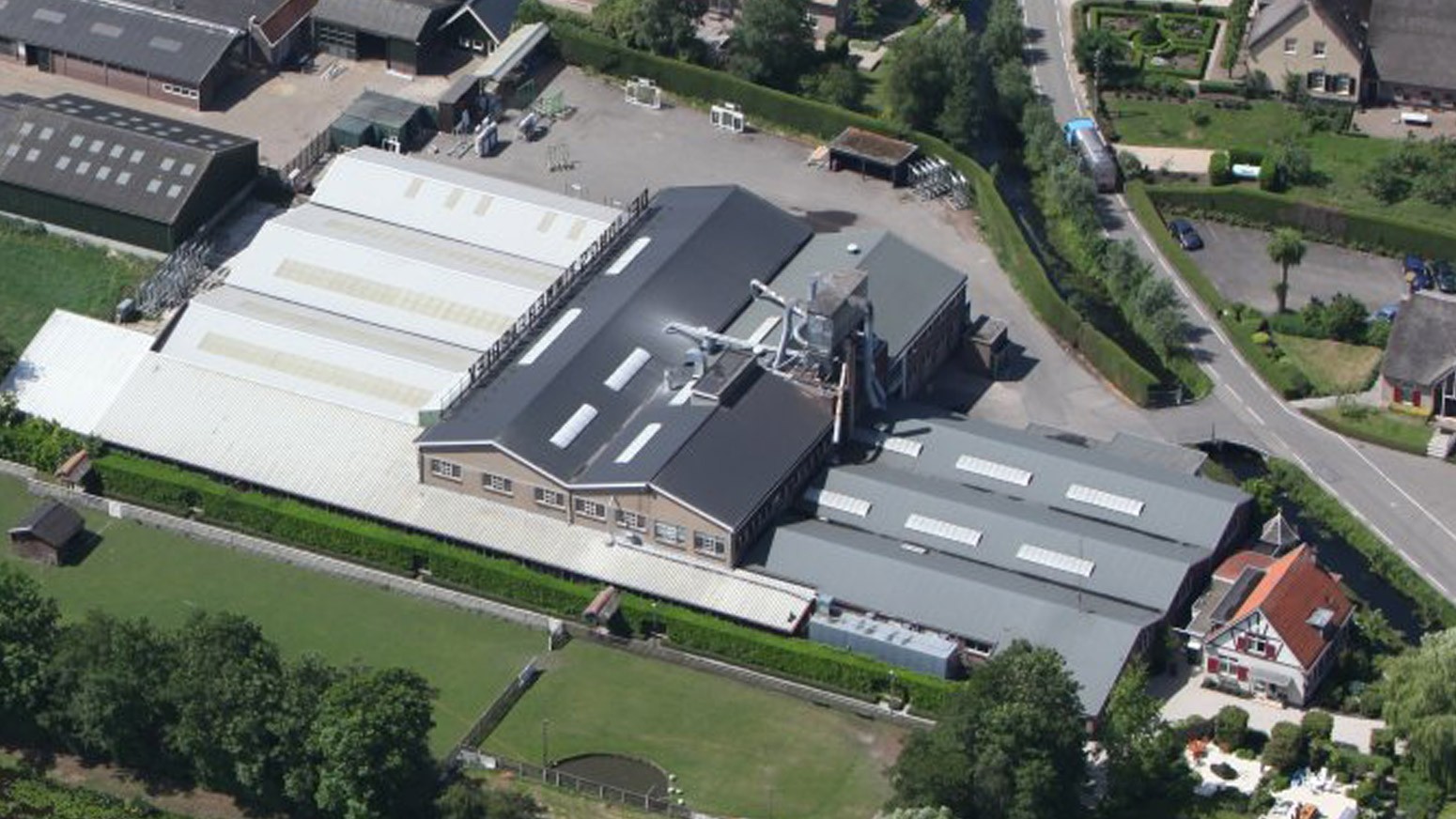 de-jong's-timmerfabriek-bergambacht bovenaanzicht van de Jong's Timmerfabriek in Bergambacht