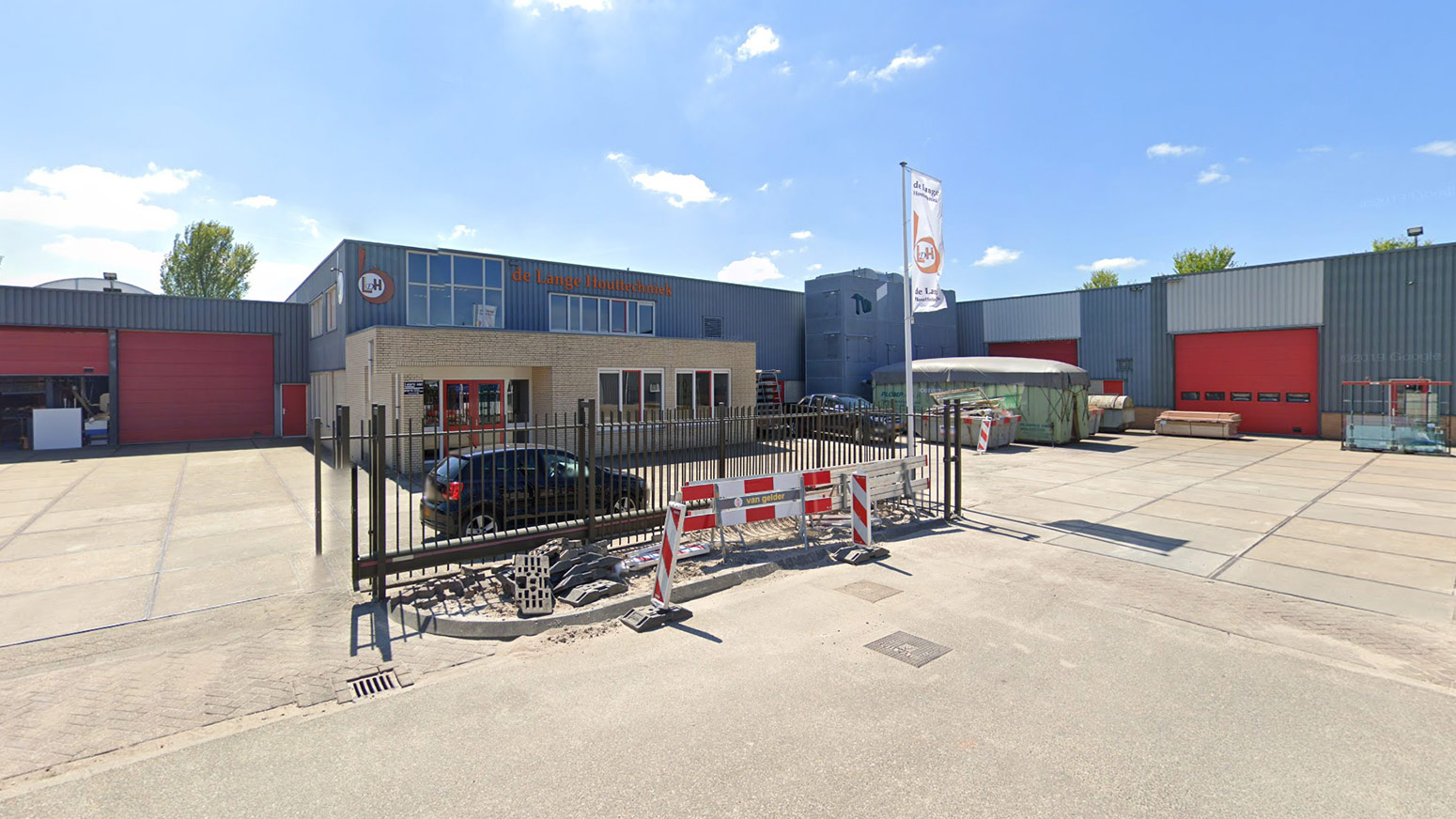 de-lange-houttechniek-bv-schoterhoek Vooraanzicht van de Lange Houttechniek in Schoterhoek