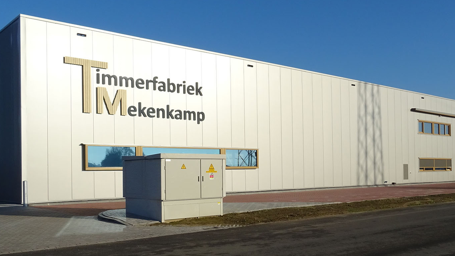 Timmerfabriek Mekenkamp in Raalte Vooraanzicht van bedrijfspand Timmerfabriek Mekenkamp gevestigd in Raalte.