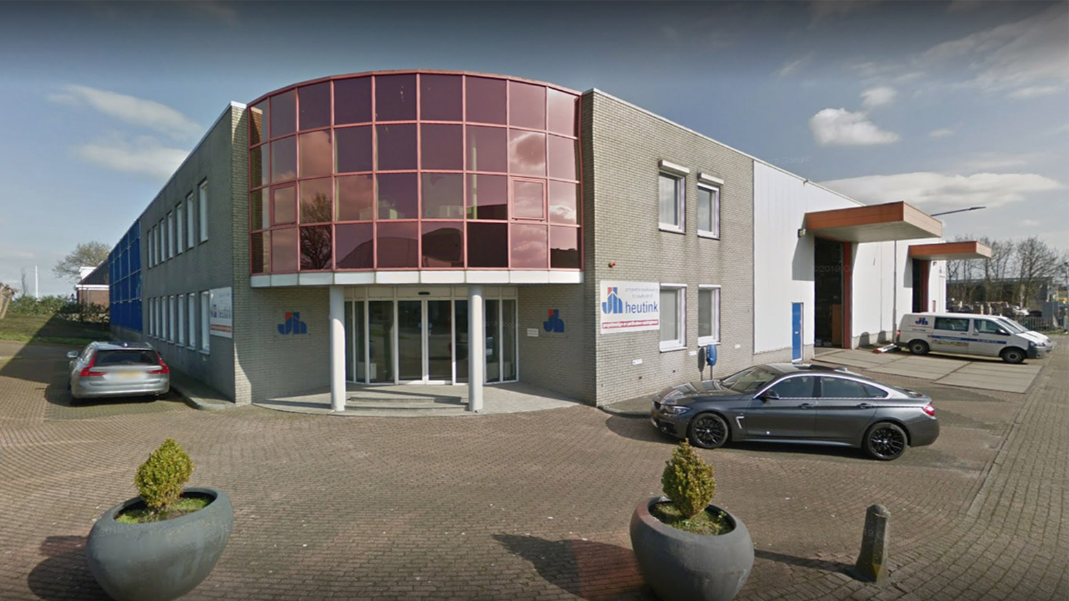 Vooraanzicht bedrijfspand Timmerfabriek Zwolle B.V.