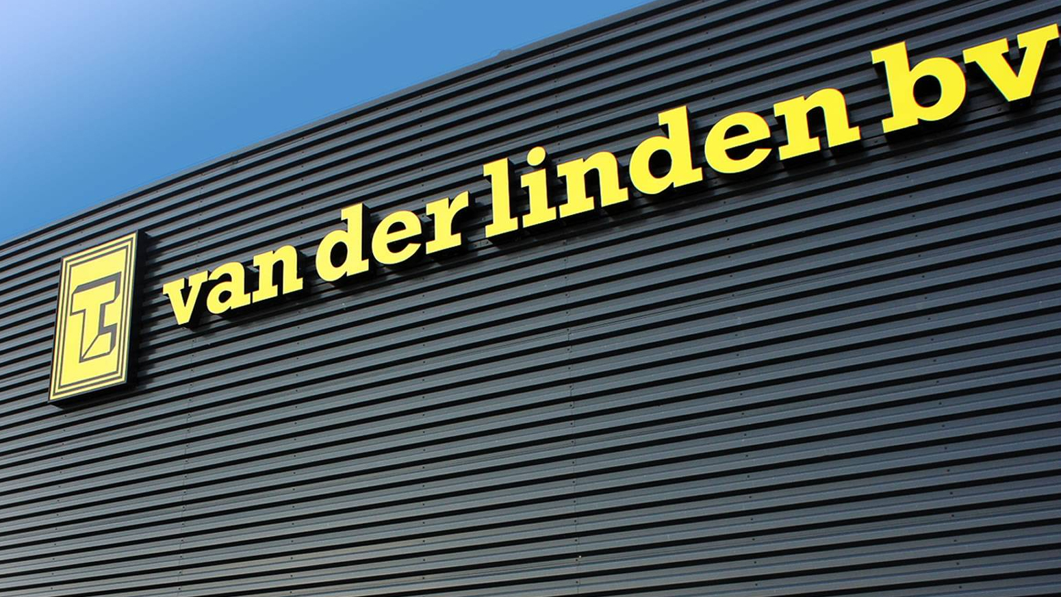 Machinaal Timmerbedrijf van der Linden BV in Veghel Belettering op bedrijfspand van Machinaal Timmerbedrijf Van der Linden in Veghel.
