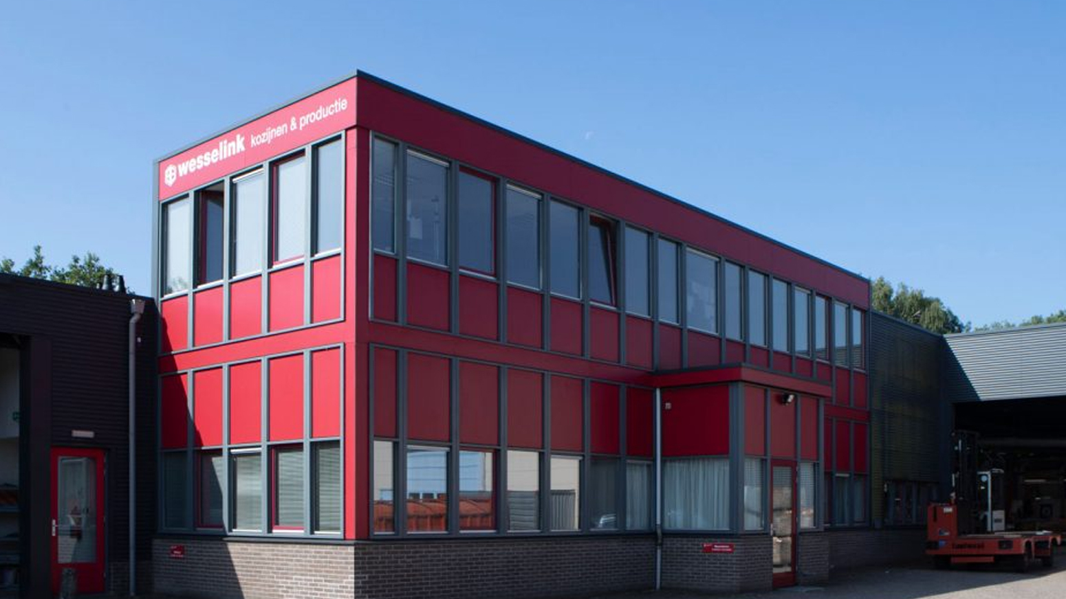 Wesselink Kozijnen bedrijfspand in Doetinchem Vooraanzicht van bedrijfspand Wesselink Kozijnen in Doetinchem.