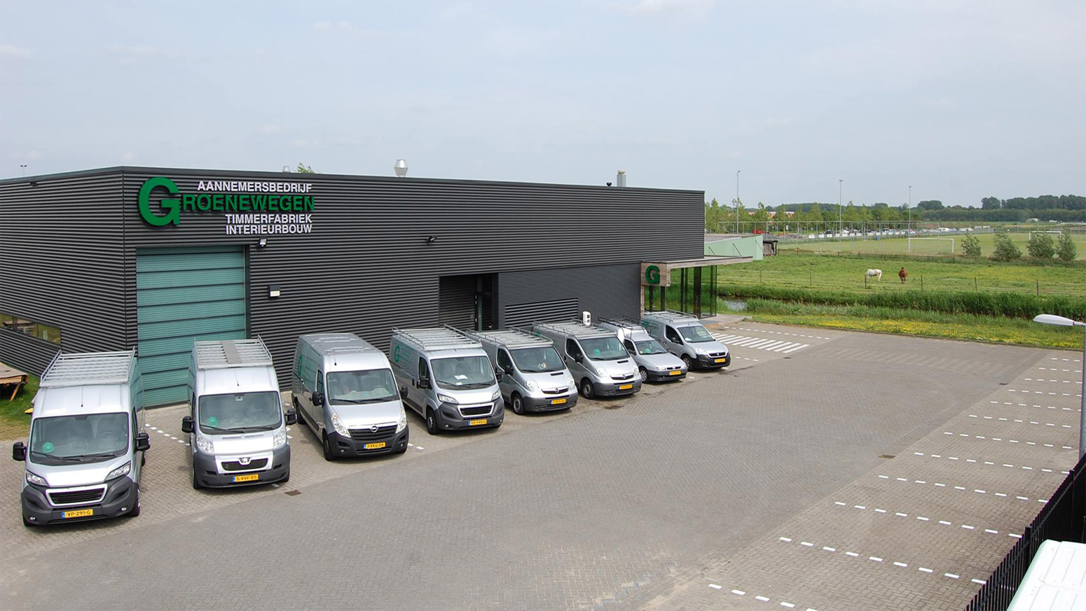 Groenewegen Aannemersbedrijf BV Bergschenhoek Timmerfabriek met wagenpark Groenewegen Aannemersbedrijf BV Bergschenhoek