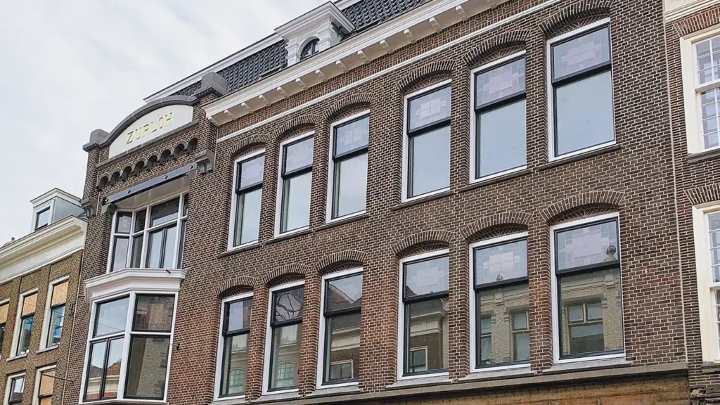 Vooraanzicht van Hof van Zurloh | HOUT100%